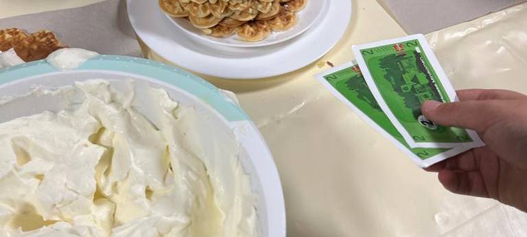 Mini-Kamen: 250 Kinder spielen eine Stadt nach