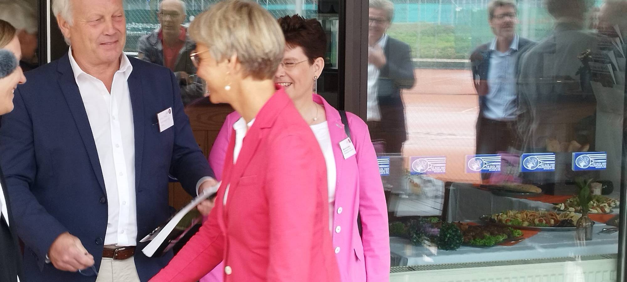 Schulministerin bei den Holzwickeder Elchen