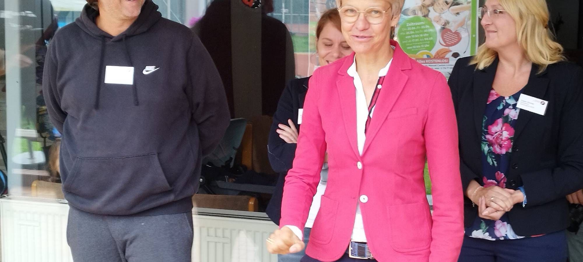 Schulministerin bei den Holzwickeder Elchen