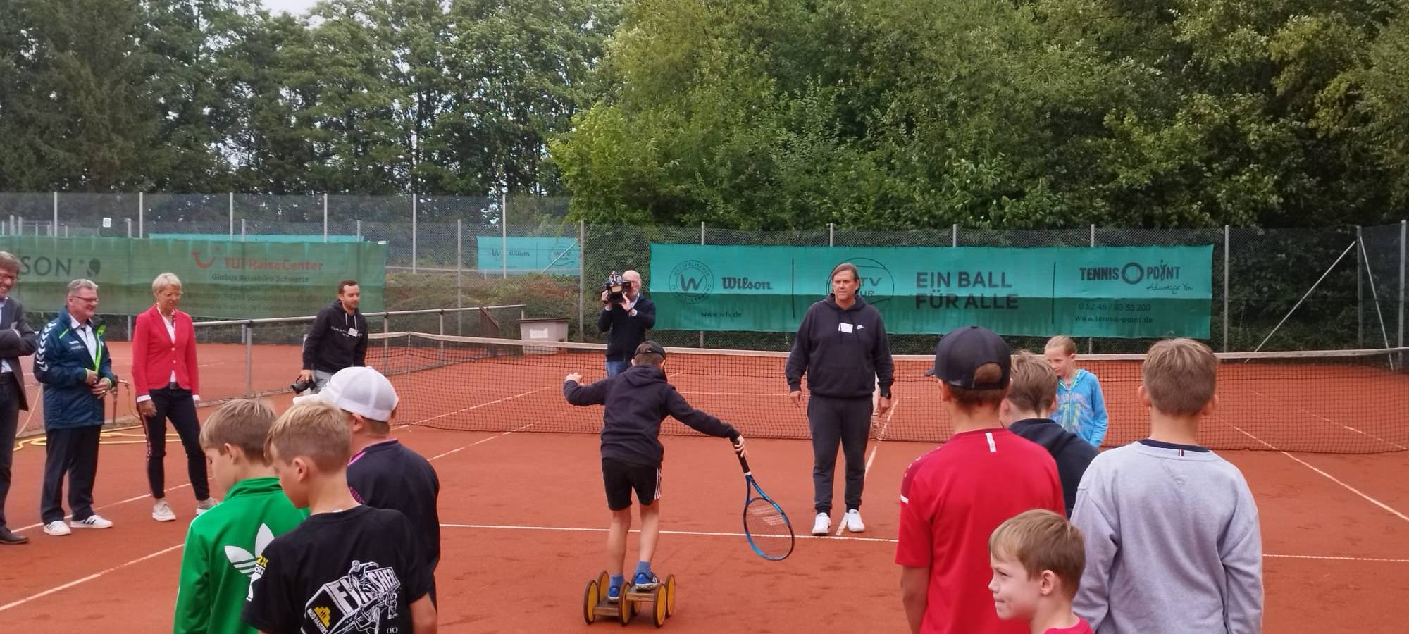 Schulministerin bei den Holzwickeder Elchen