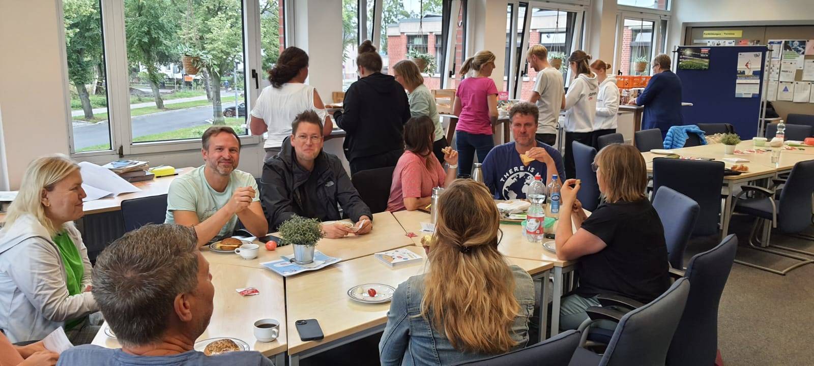Frühstücksparty im Lehrerzimmer