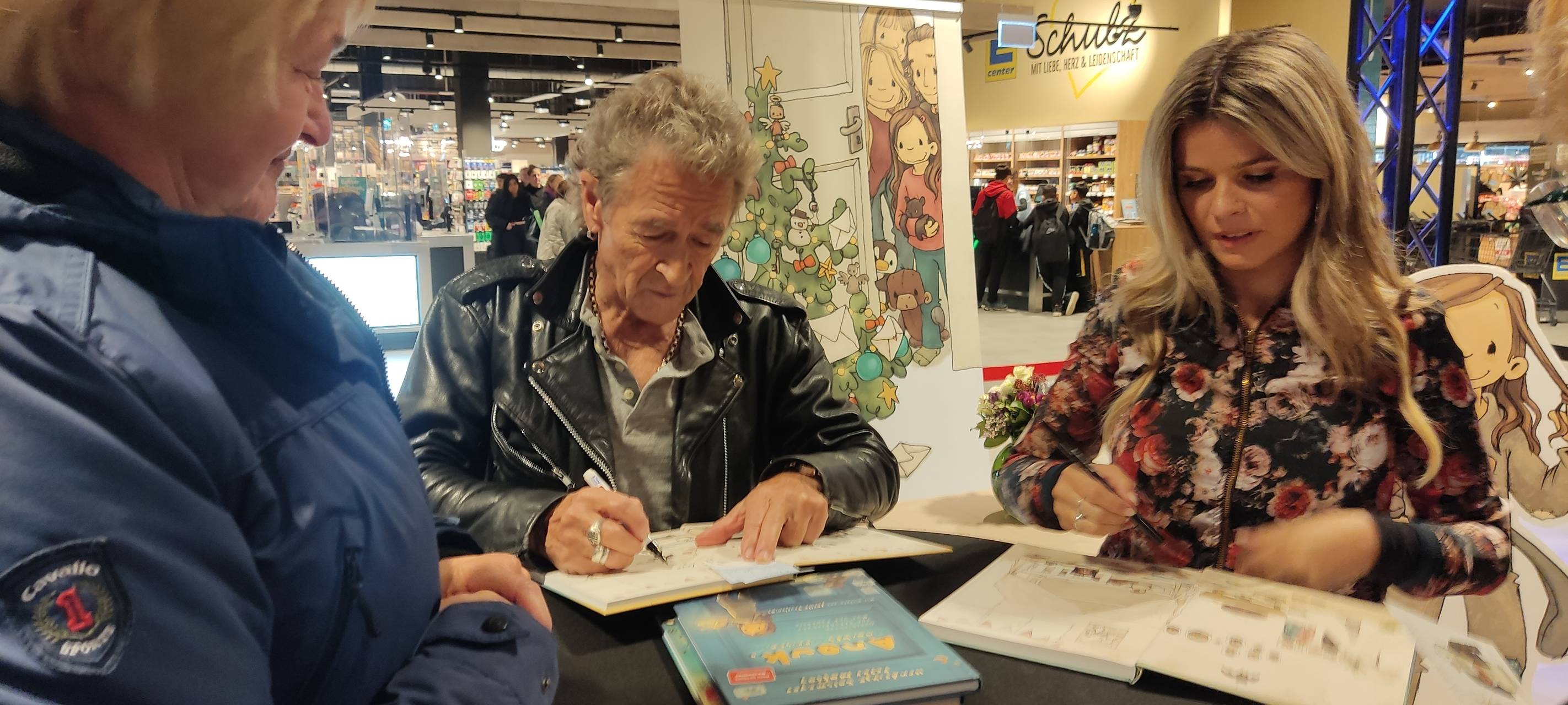 Unna: Autogrammstunde von Peter Maffay