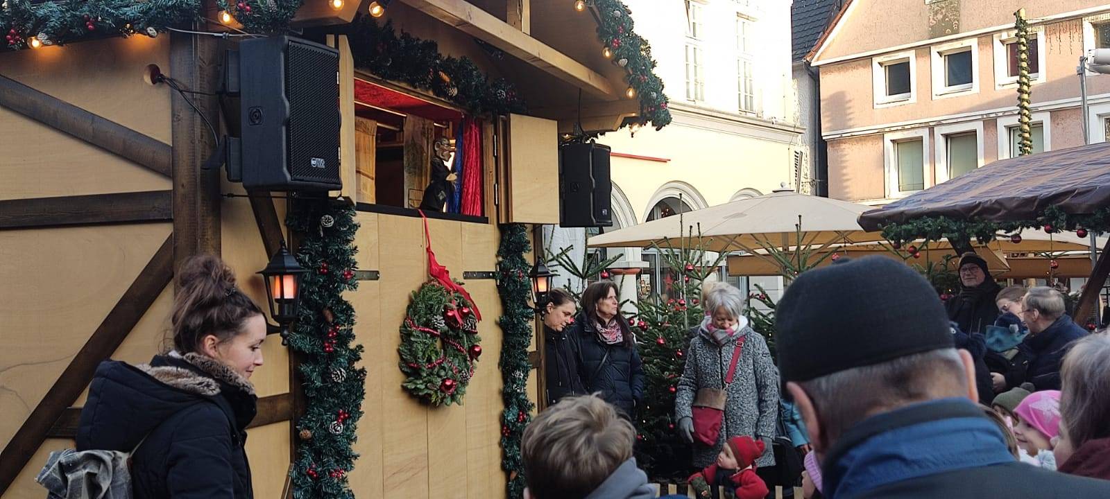 Im 48. Jahr auf dem Weihnachtsmarkt Unna: Puppenspieler Jonni Krause