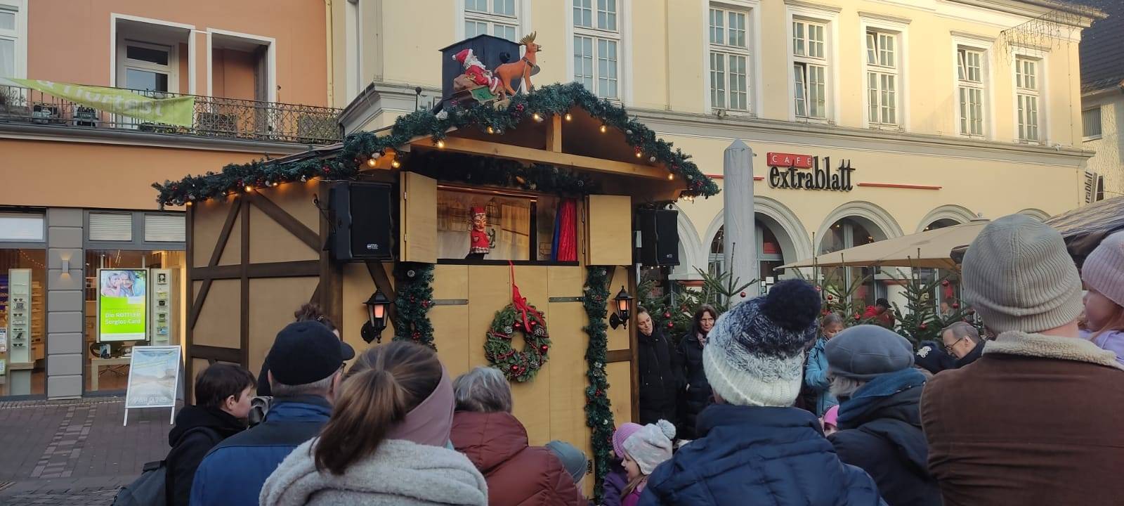 Im 48. Jahr auf dem Weihnachtsmarkt Unna: Puppenspieler Jonni Krause