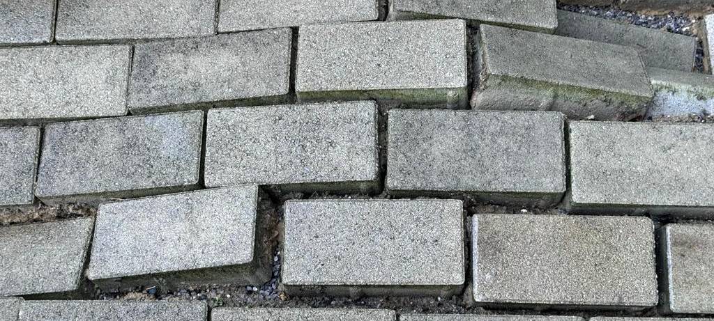 Hortensienweg in Unna: Dauerregen soll der Grund für krasse Risse in Wohnhäusern sein