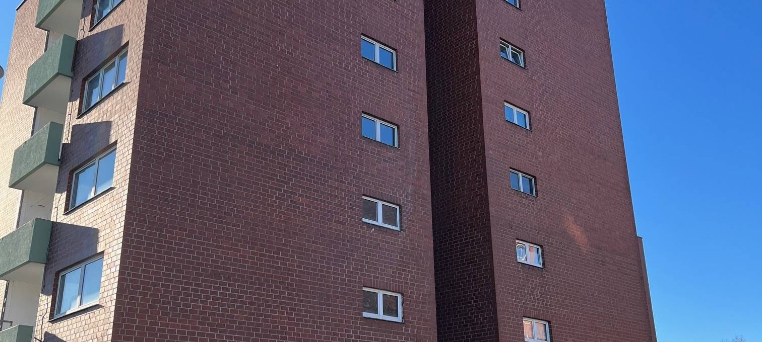 Ohne Strom und Gas: Bewohner halten an "unbewohnbarem Haus" in Kamen fest