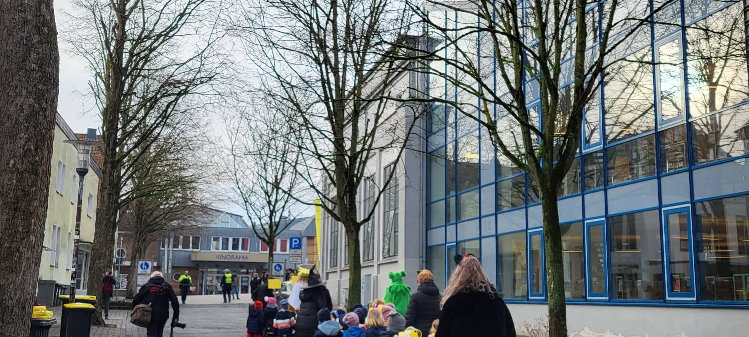 Kinder feiern in Unna Karneval