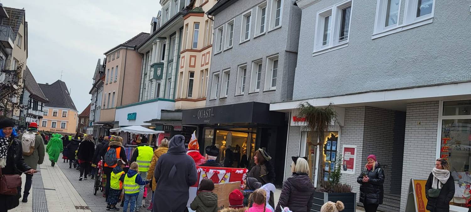 Kinder feiern in Unna Karneval