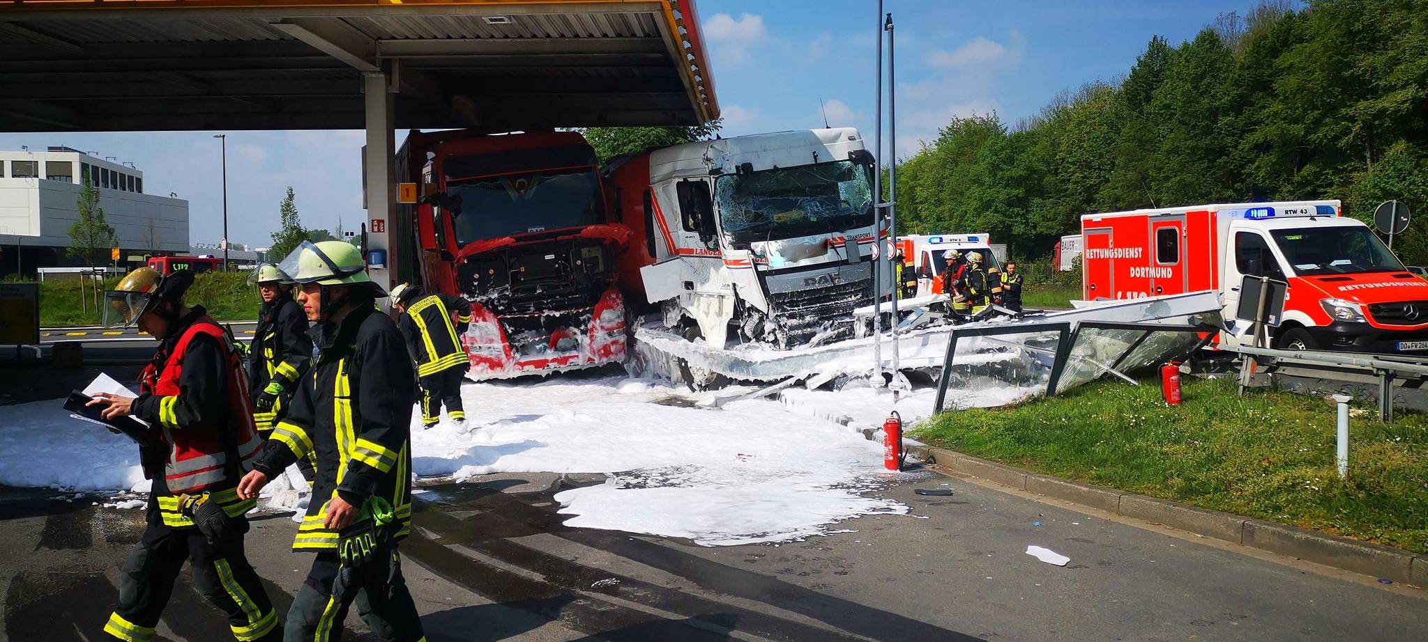 Unfall an B1-Tankstelle