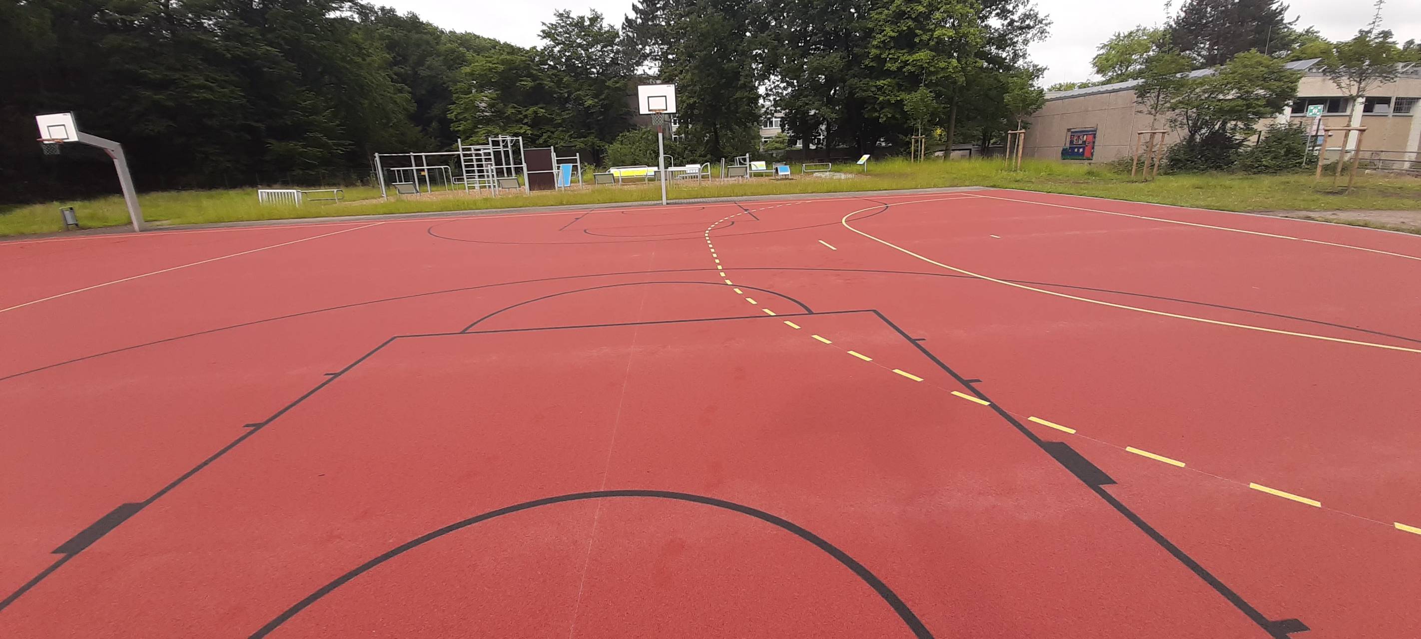 Bergkamen: Sportplatz am Gymnasium aufgefrischt