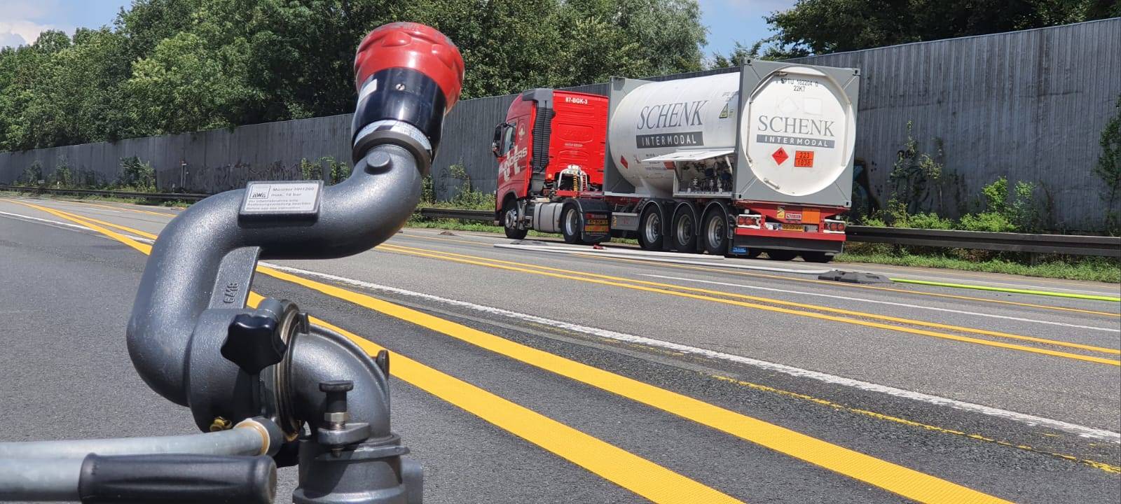 Entwarnung: LKW verliert kein Gas mehr auf A1 bei Unna