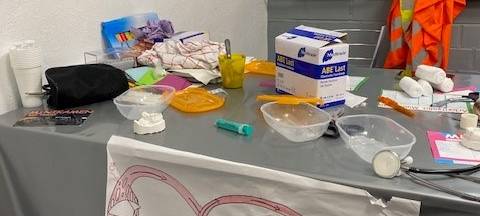 Mini-Kamen: 300 Kinder spielen eine Stadt nach