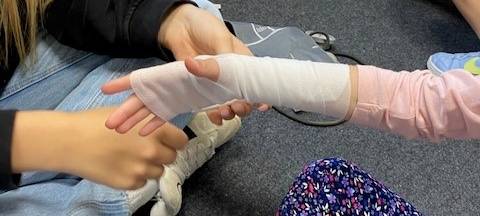 Mini-Kamen: 300 Kinder spielen eine Stadt nach