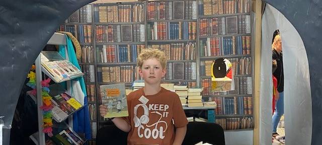 Mini-Kamen: 300 Kinder spielen eine Stadt nach