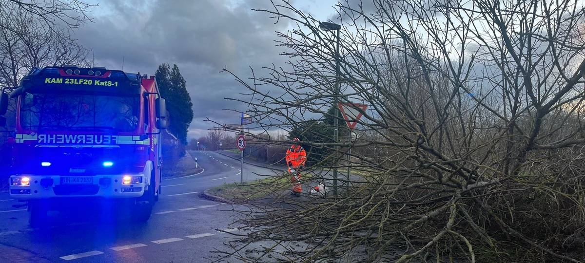 Sturm im Kreis Unna: Feuerwehren im Dauereinsatz