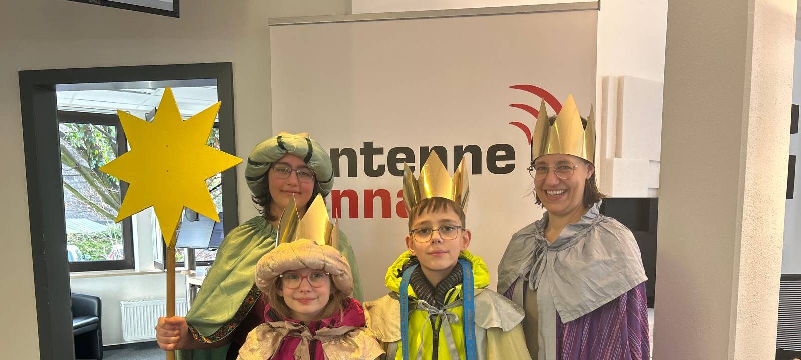 Sternsinger aus Holzwickede zu Besuch bei Antenne Unna