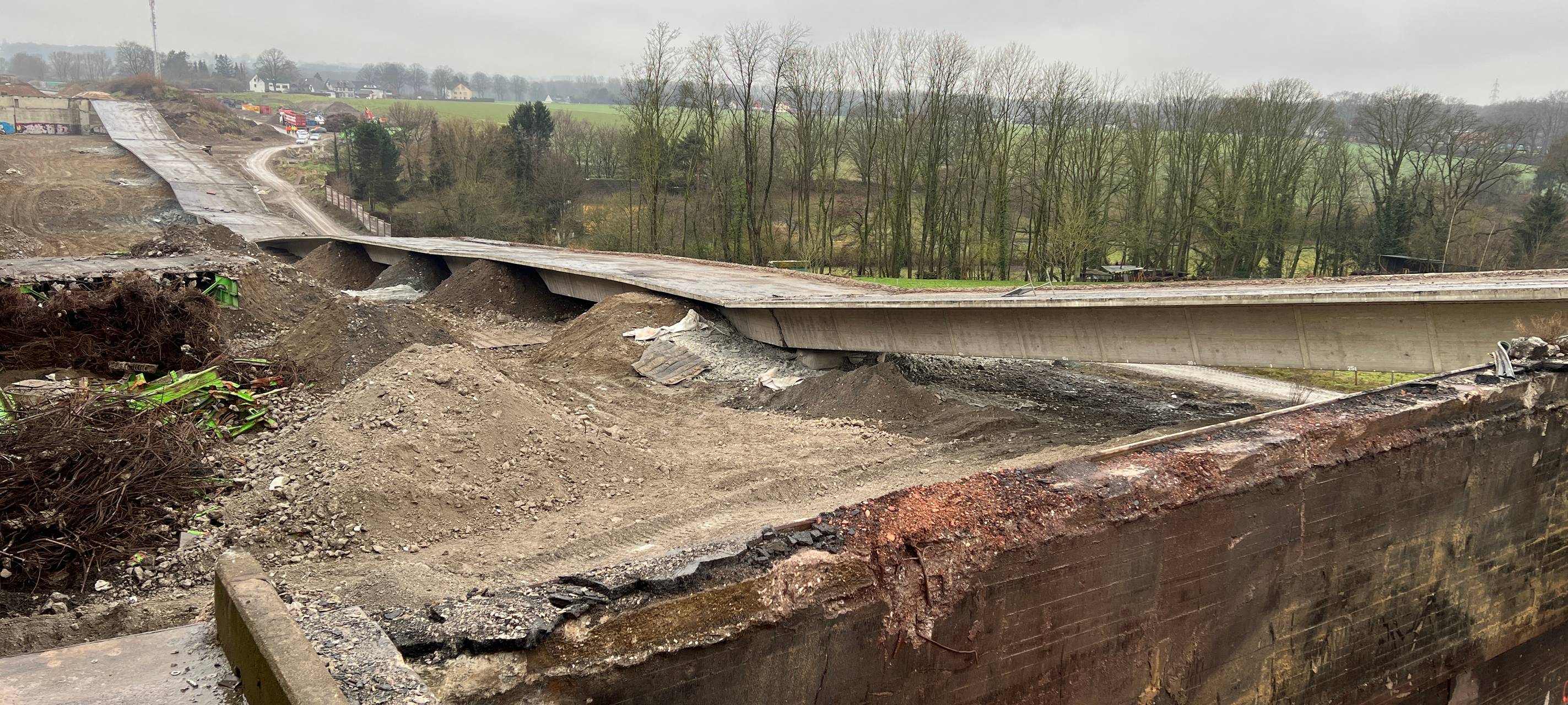 Unna: 300 Kilo Sprengstoff - Brücke weg