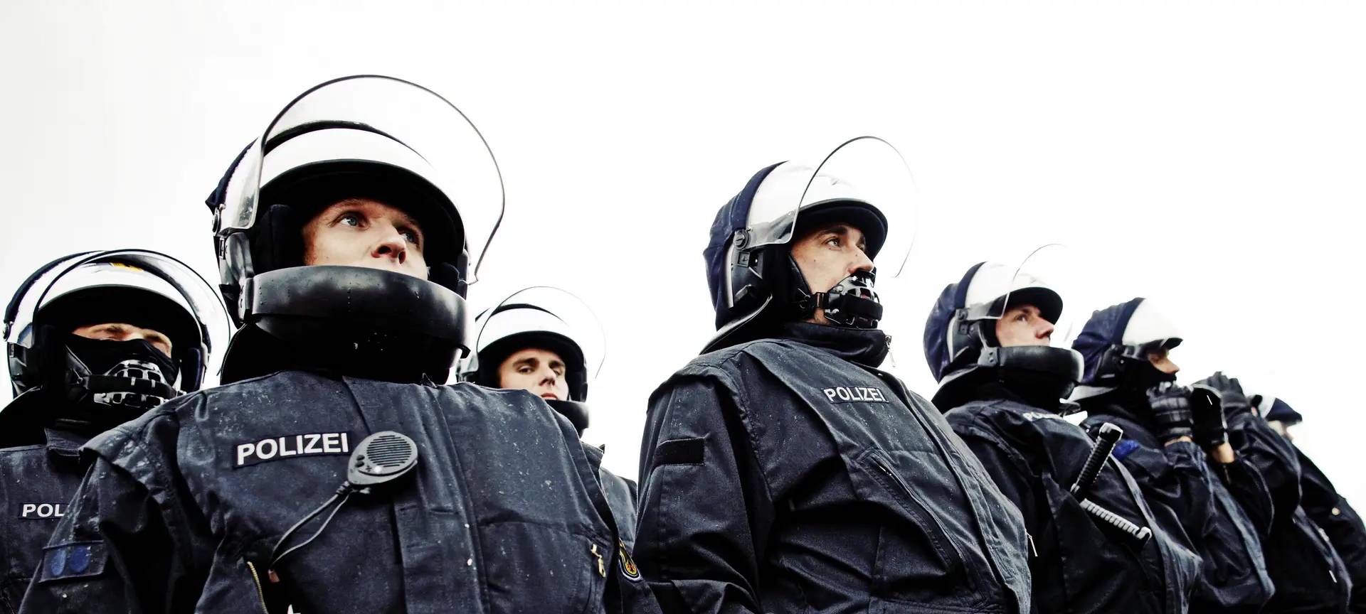 Bundespolizisten aufgestellt in Reihen