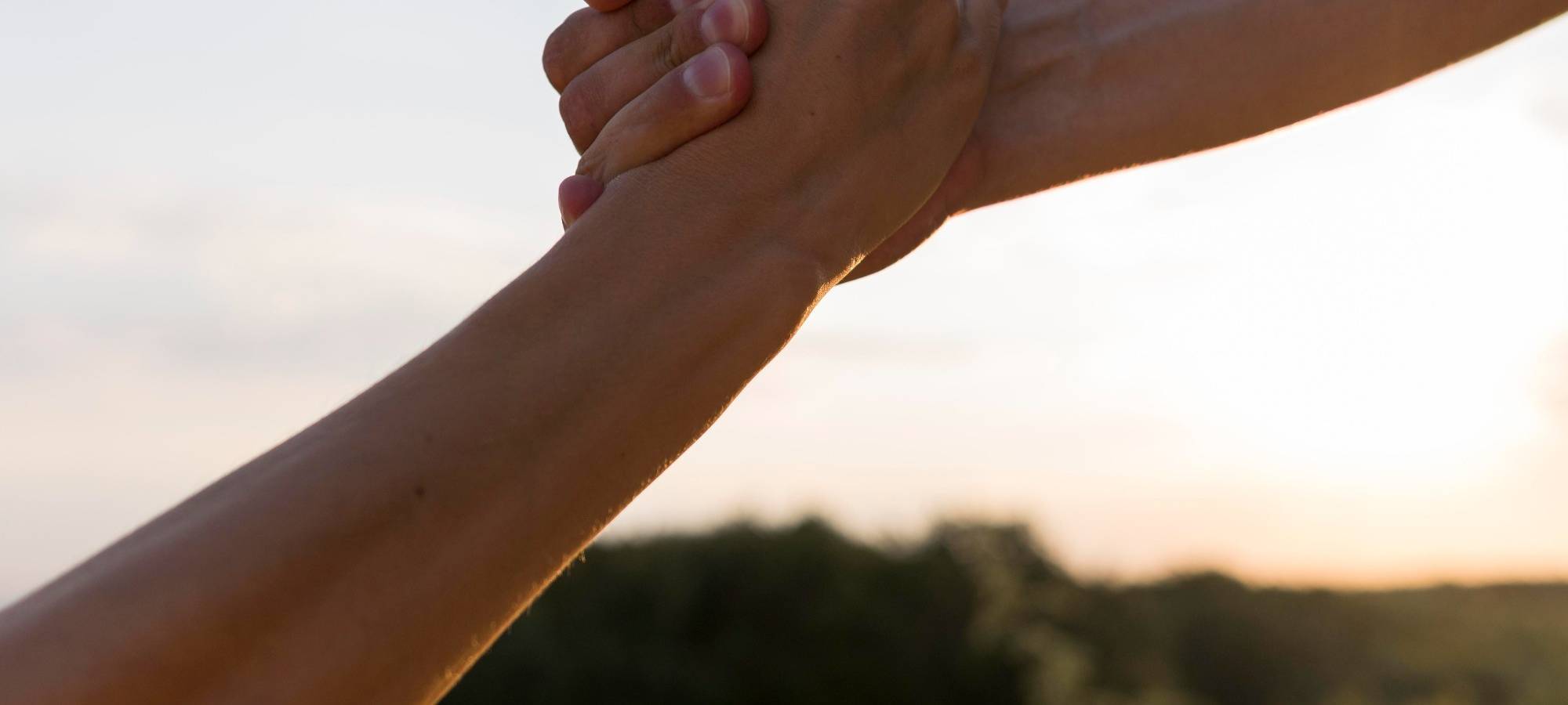 Symbolbild: Hände halten