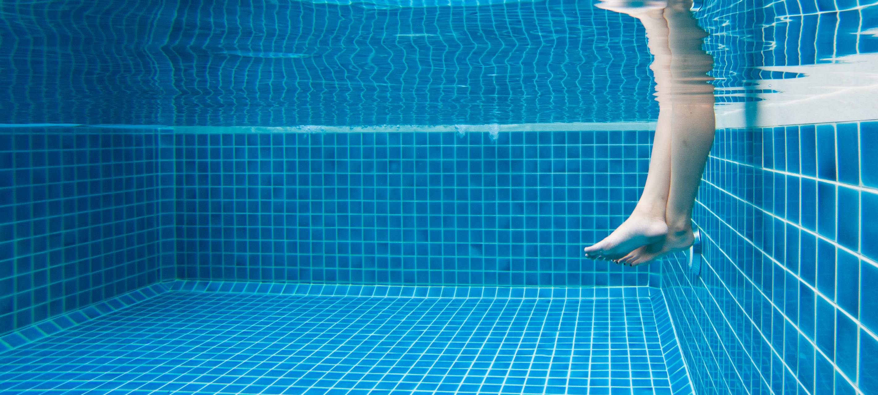 Symbolbild Schwimmen Schwimmbecken