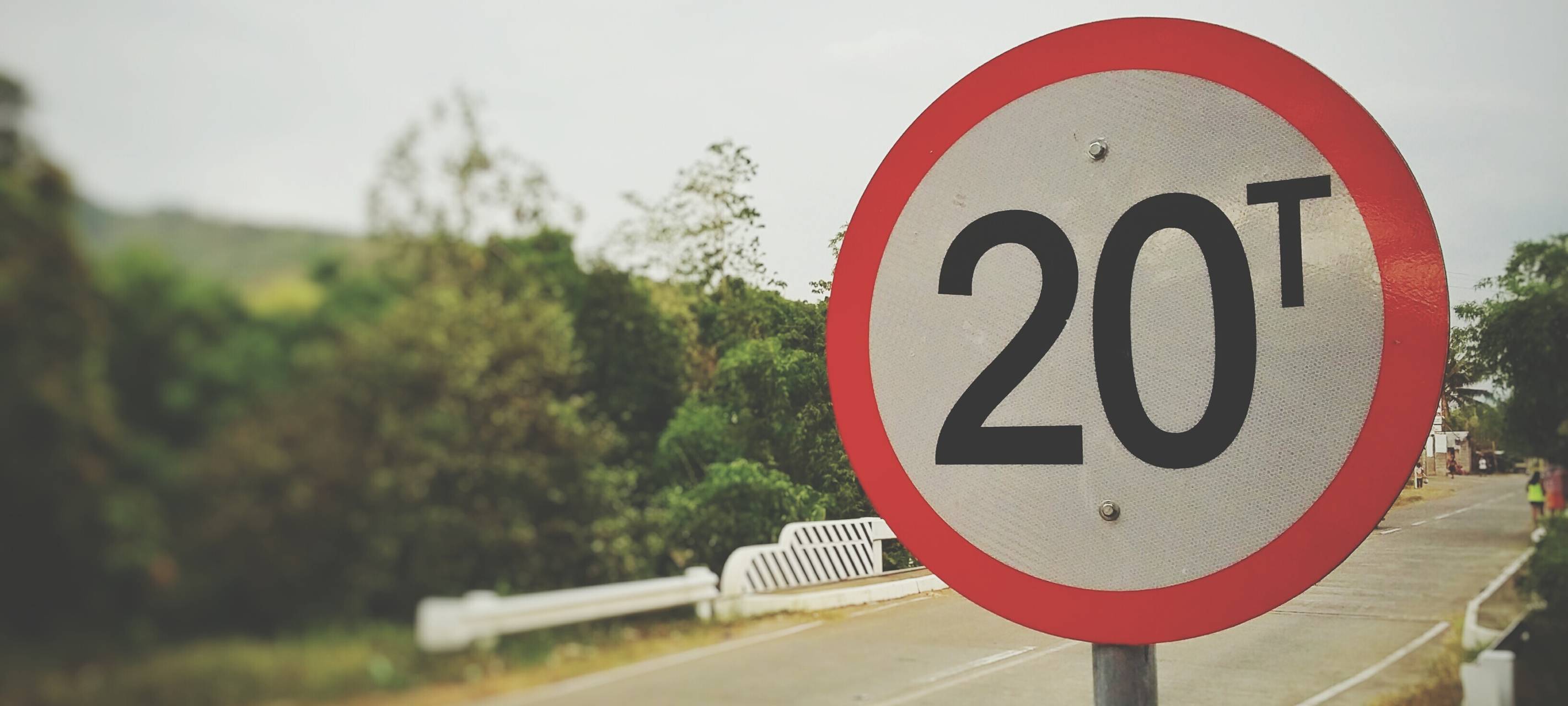 20t Gewichtsbeschränkung Straßenschild