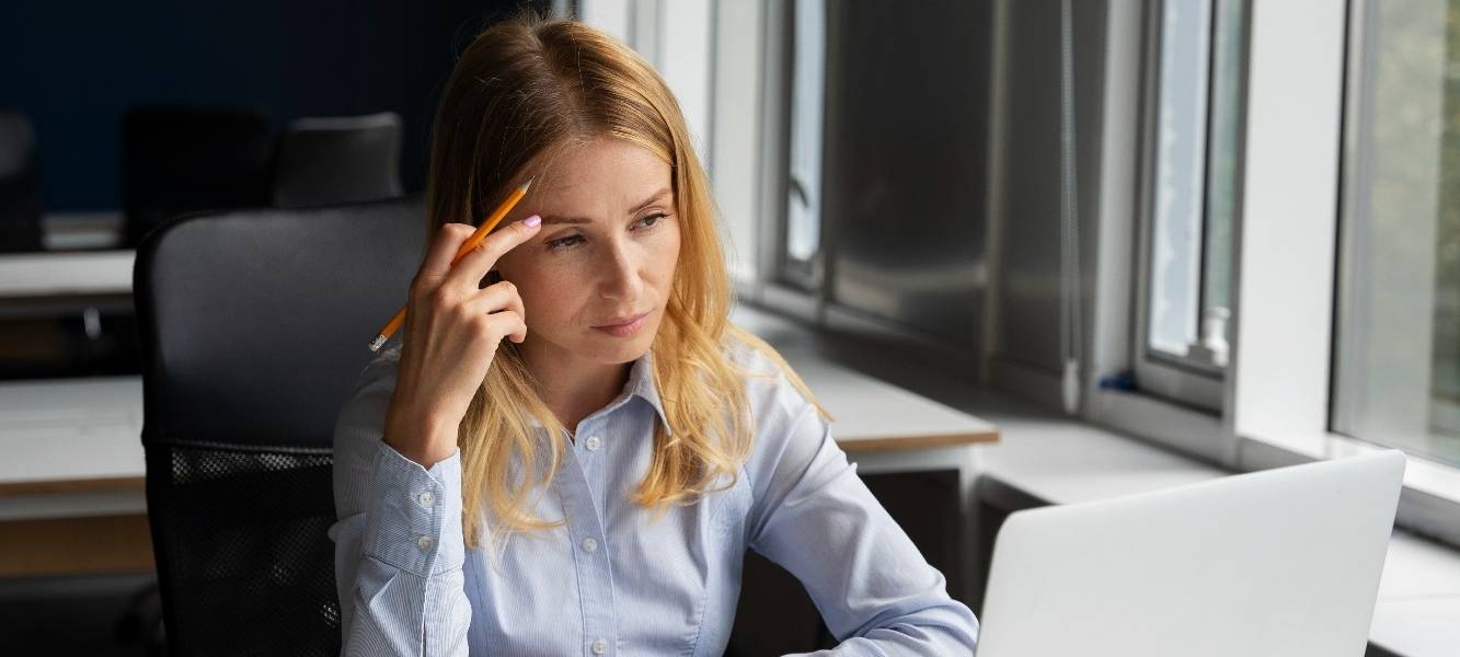 Symbolbild Arbeitsplatz Stress