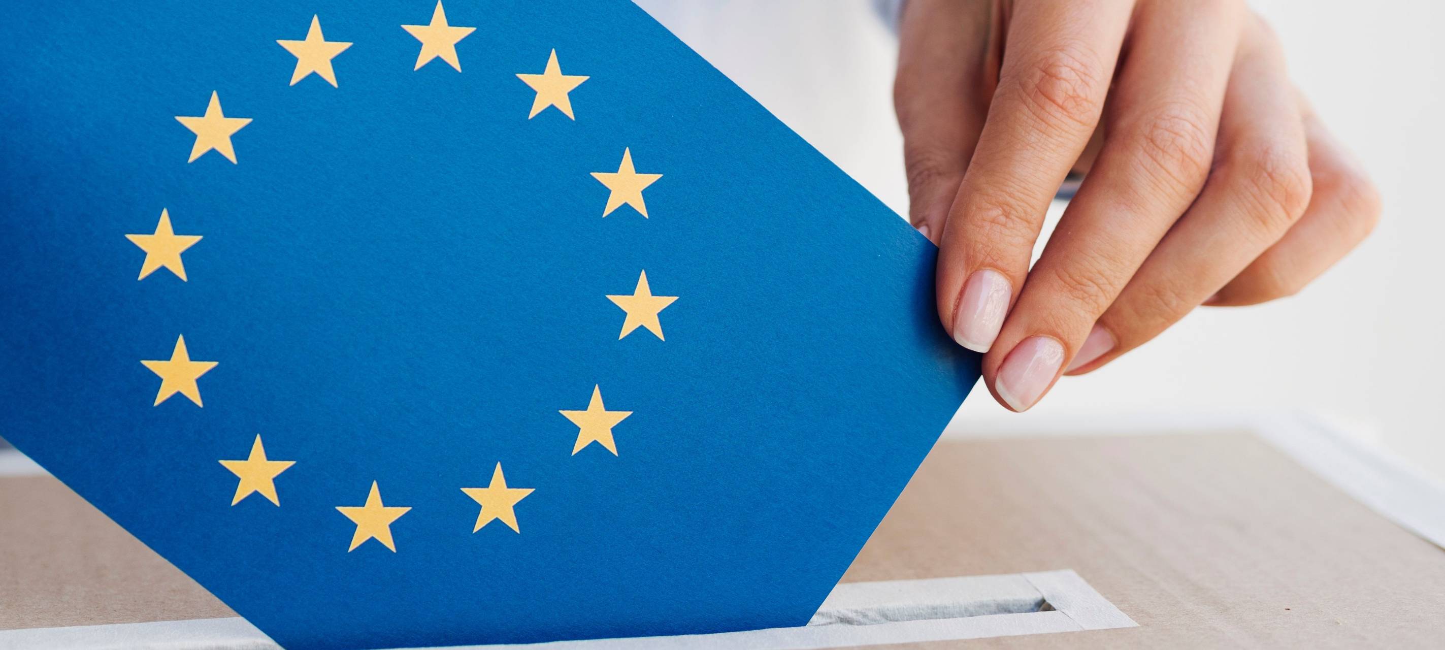 Umschlag mit den Symbolen der europäischen Union