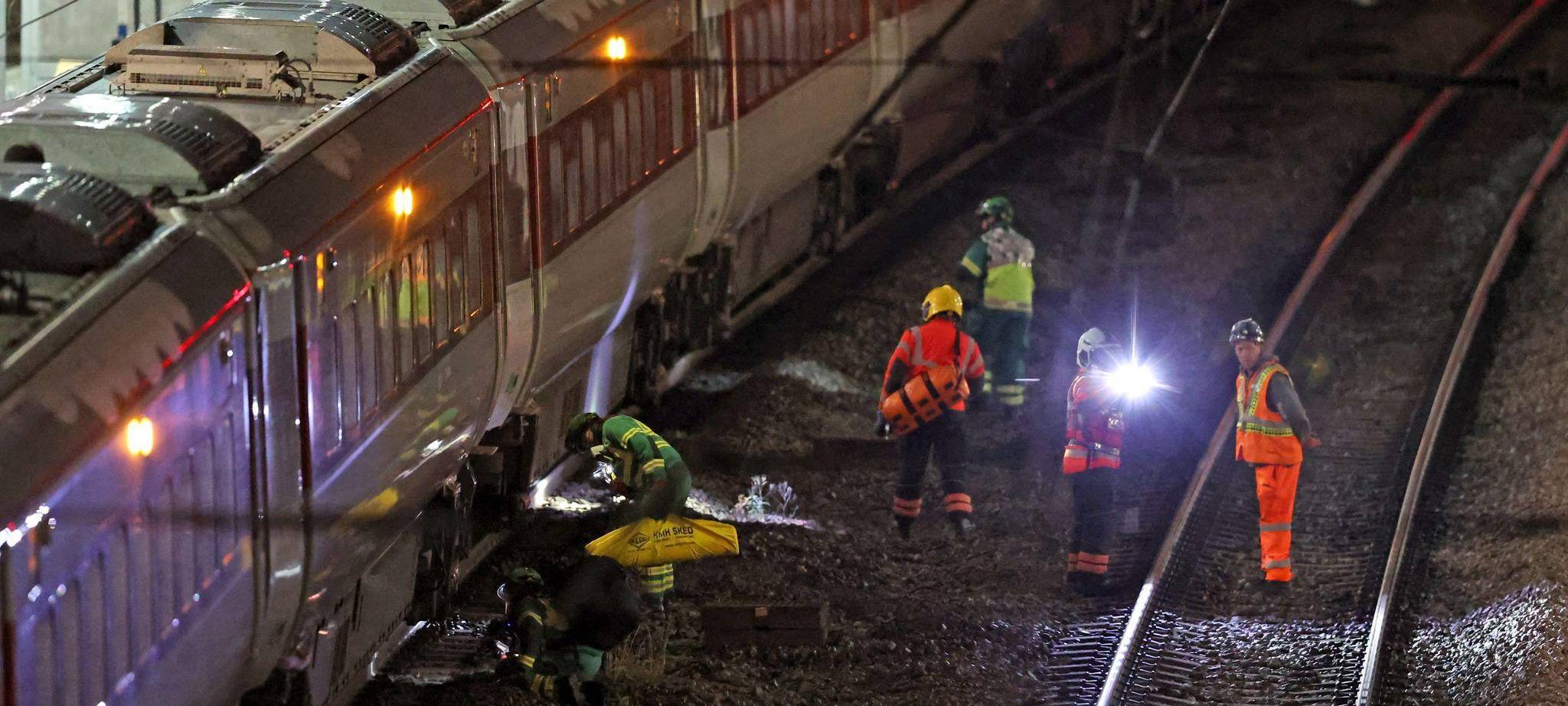 Mehrere Menschen im Zug in England niedergestochen