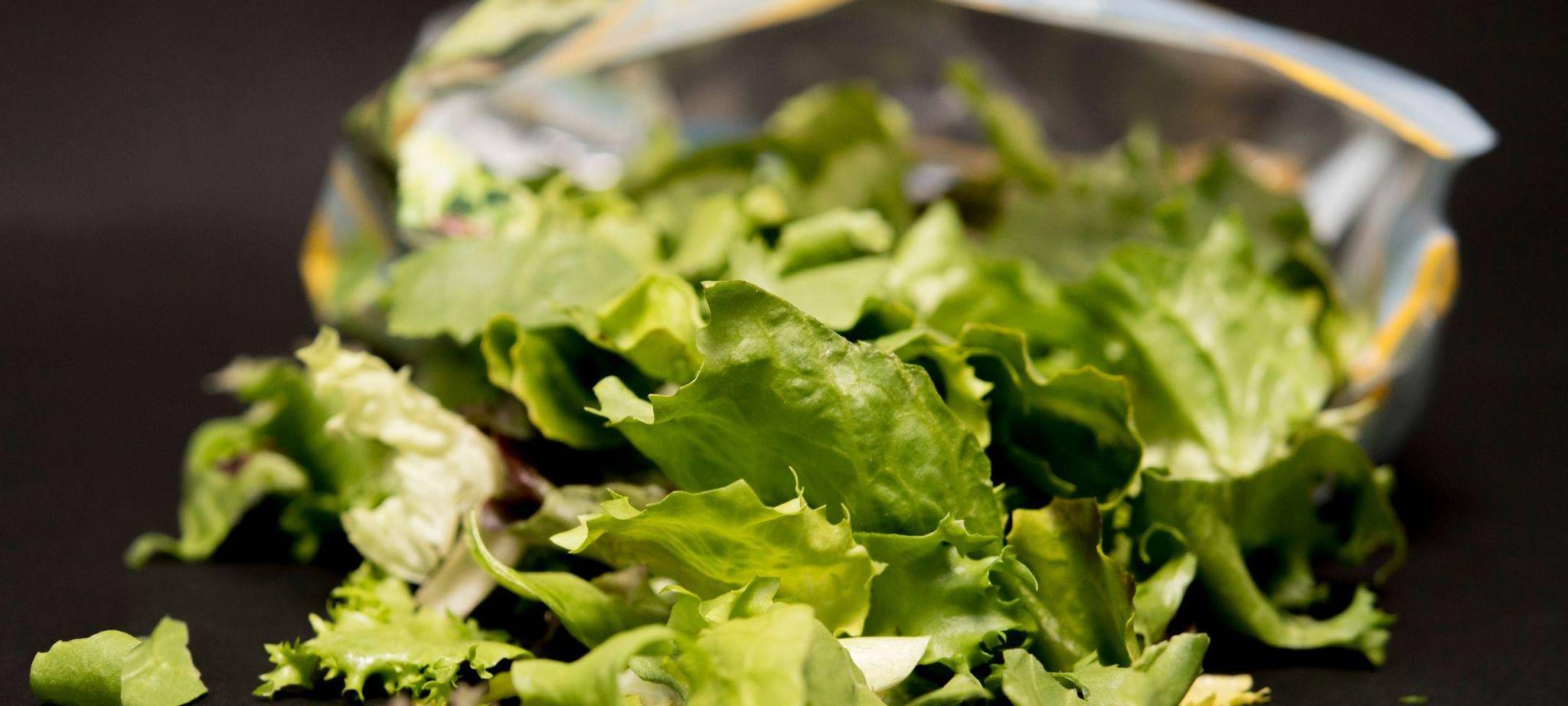 Eine Packung Salatmischung
