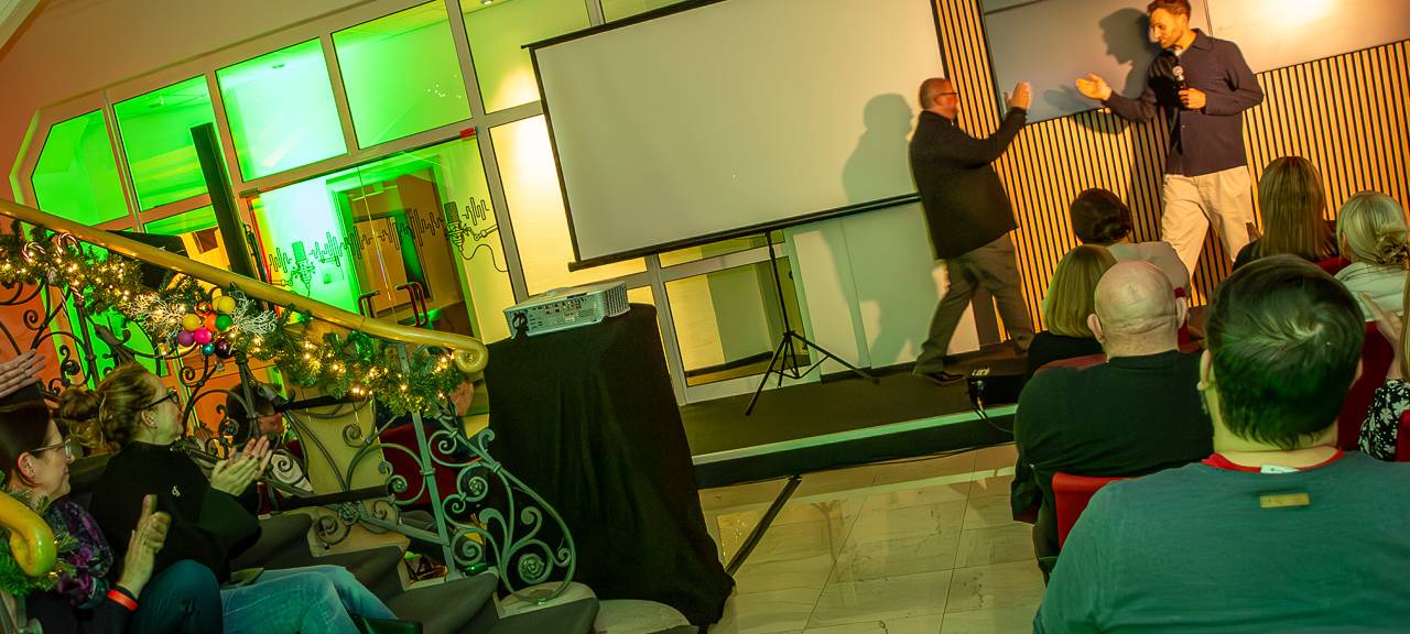 Leon Windscheid – hautnah: Ein unvergesslicher Abend für Aktion Lichtblicke