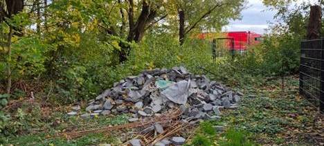 Ein etwas älterer Fall aus der Nachbarstadt Kamen: illegal entsorgter Schutt am Schattweg.