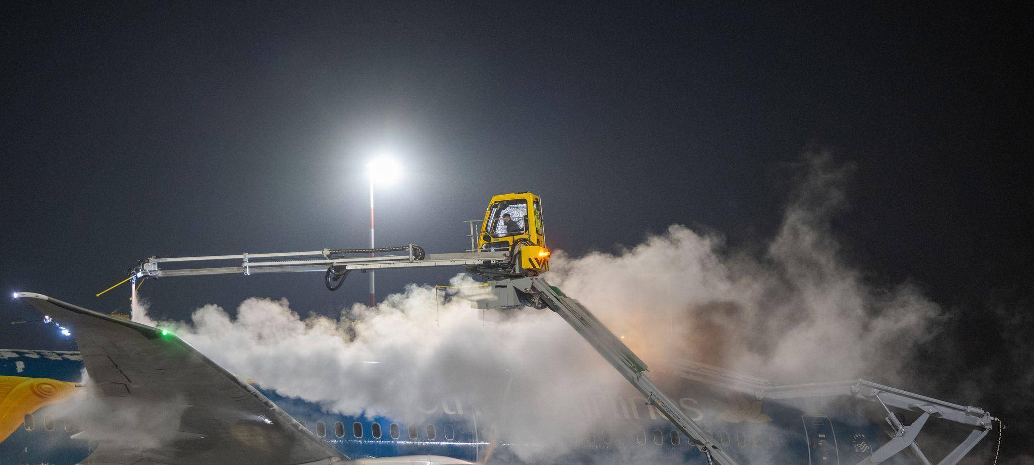 Wintereinbruch behindert Flugverkehr in Frankfurt