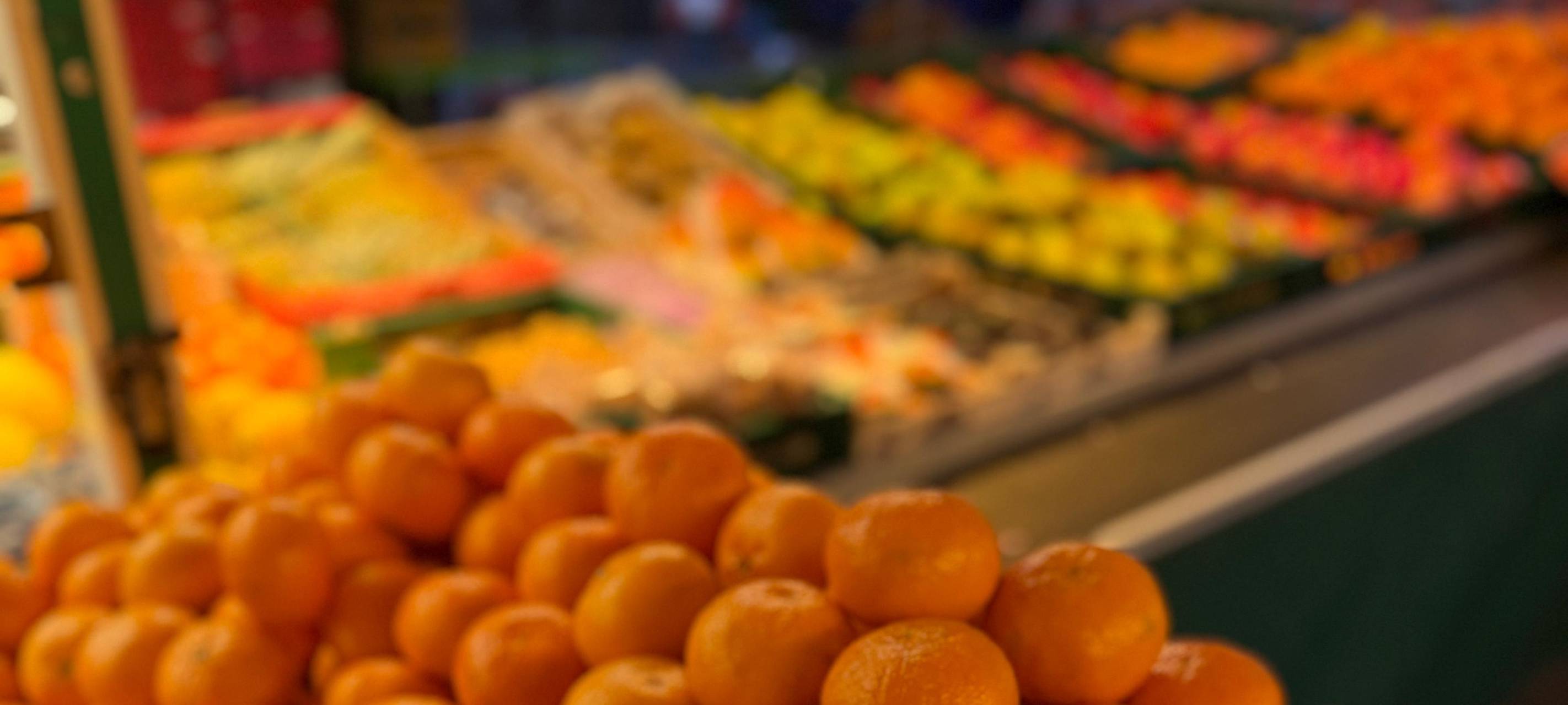 Mandarinen und andere Lebensmittel auf dem Unnaer Wochenmarkt