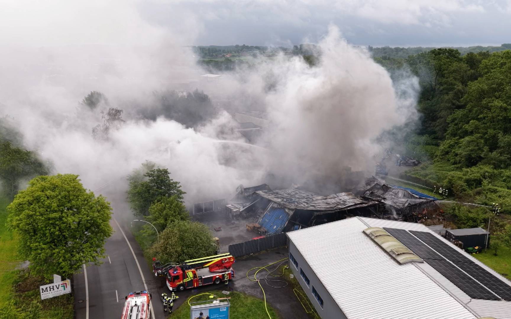 Rauchwolke durch Großbrand