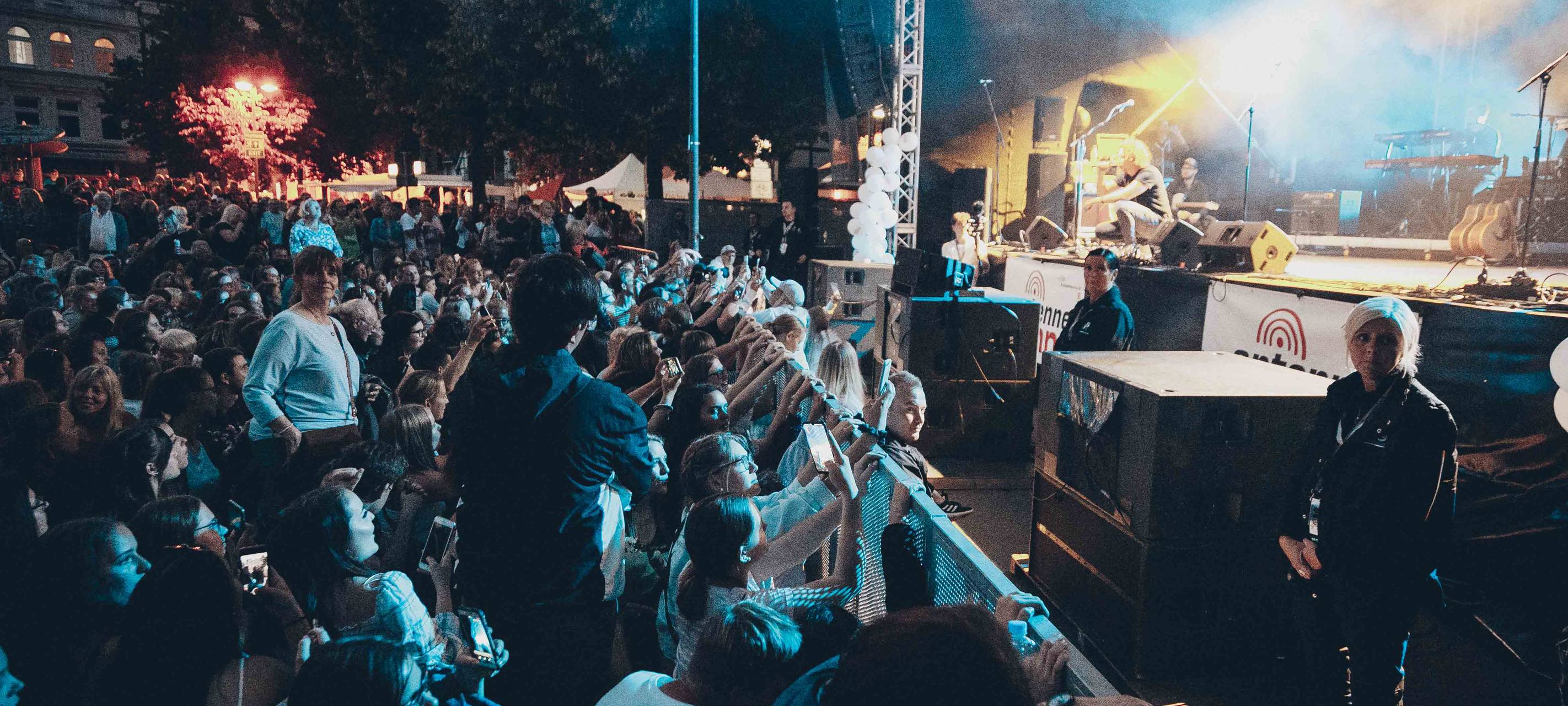 Rund 5.600 feiern auf dem Alten Markt