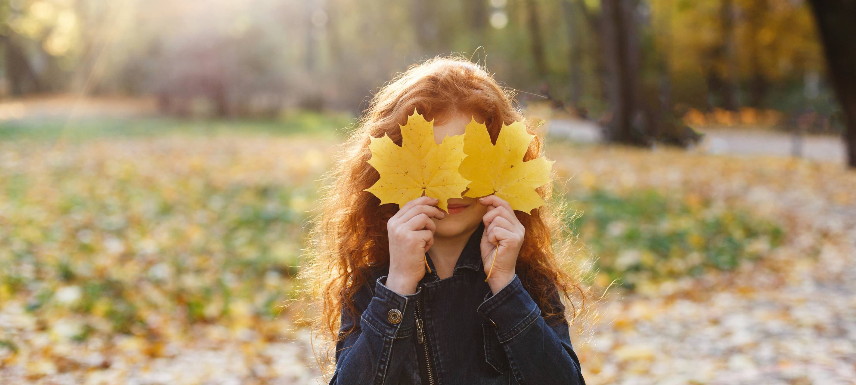 Symbolbild: Kind im Herbst