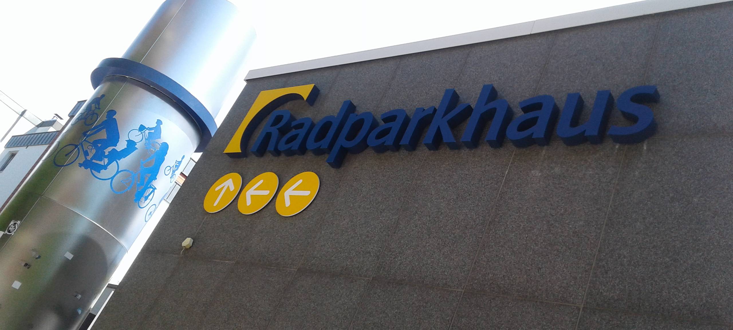 Fahrrad-Parkhaus in der City