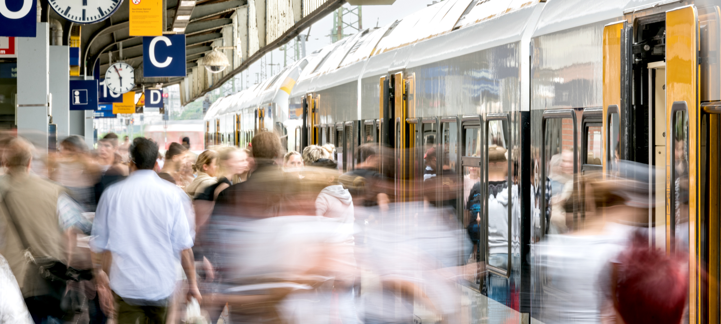 Bus- und Bahnfahren drei Monate lang günstiger