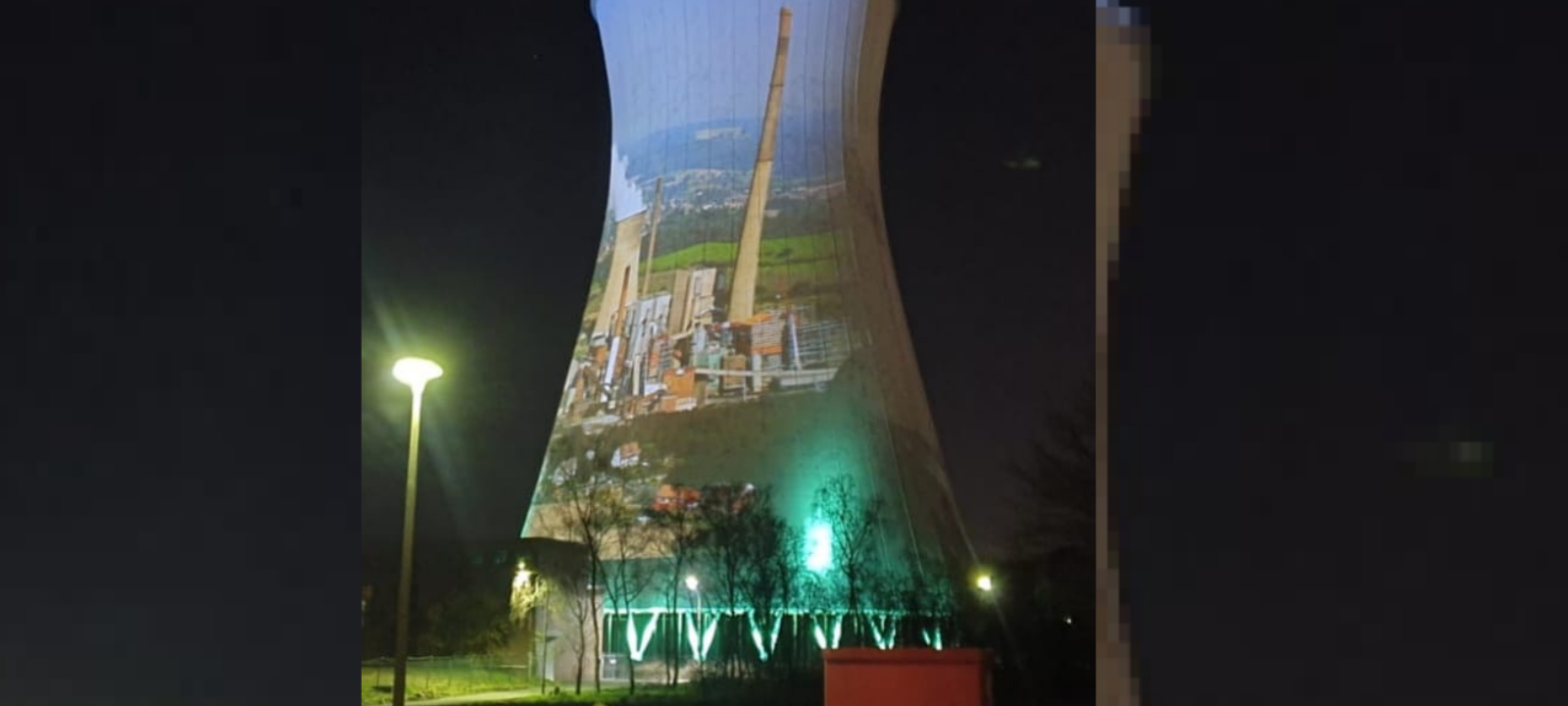 Am 28. März werden der Kühlturm, der Schornstein und das Kesselhaus des ehemaligen Steag-Kraftwerks in Lünen gesprengt. Eigentümer ist die Hagedorn Unternehmensgruppe - die wollen das Gelände nach der Sprengung als Gewerbefläche neu vermarkten. Bis es soweit ist, wird der Kühlturm aber noch bunt angestrahlt.