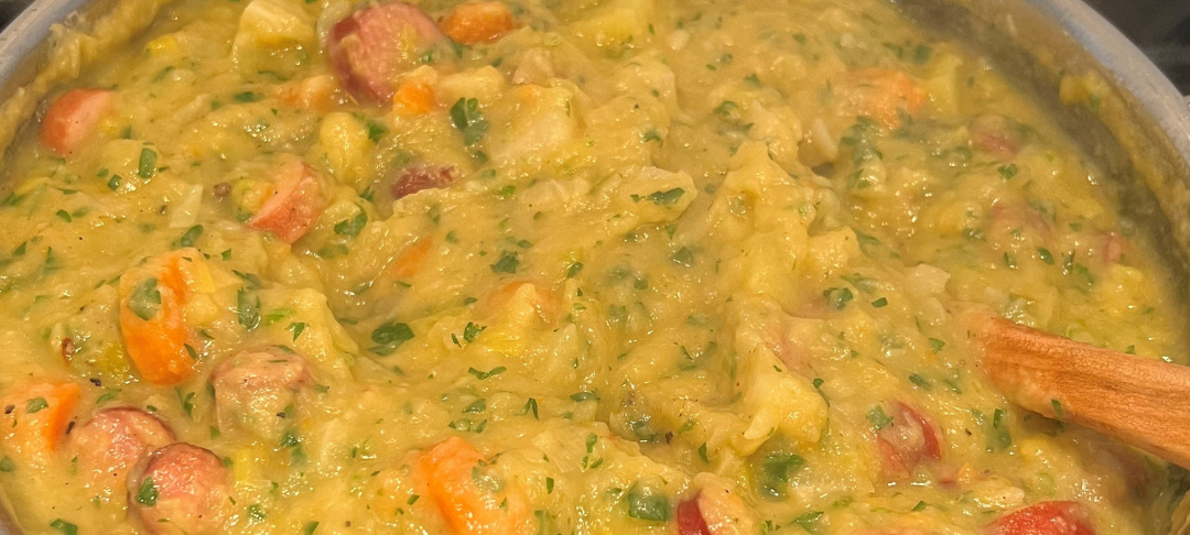 Klassischer Kartoffeleintopf mit Cabanossi