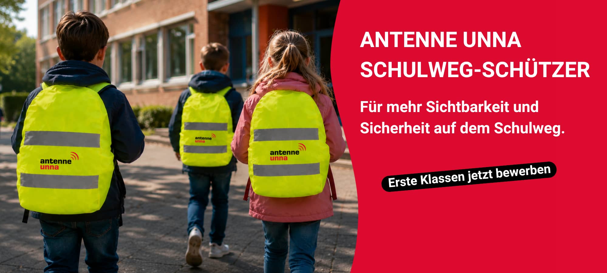 Wir schenken den Gewinnerklassen reflektierende Überzieher für ihre Tornister.