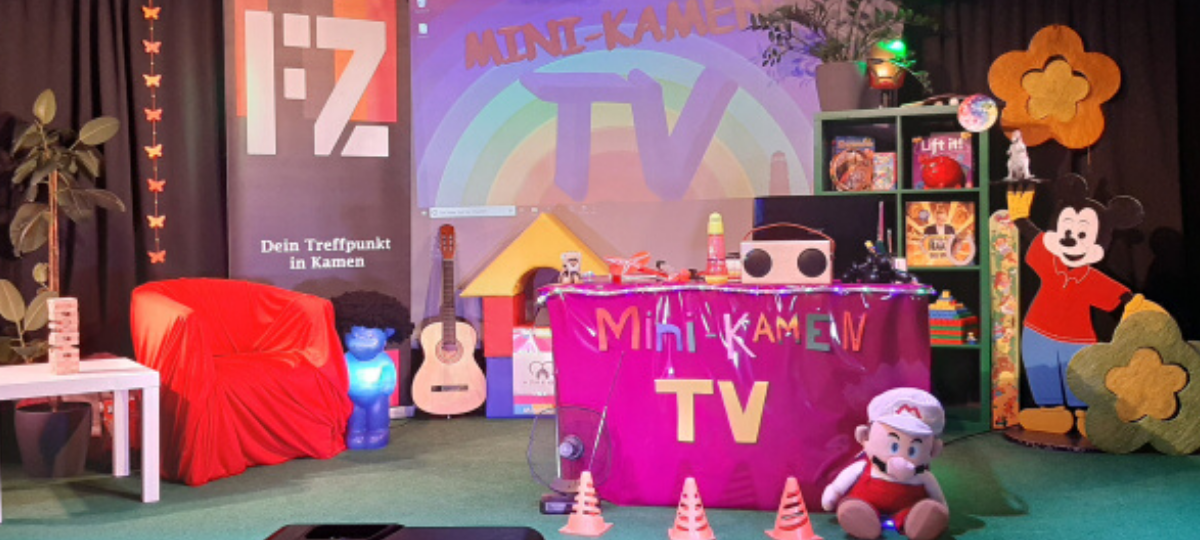 Mini-Kamen TV: Moderatorin Jaqueline Kindling im Interview